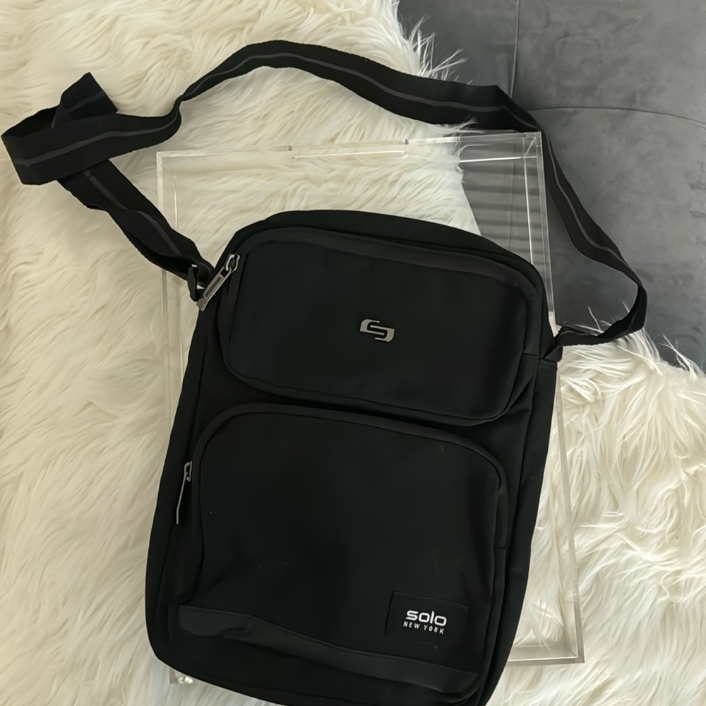 Solo New York Ludlow Universal Tablet Sling Bag